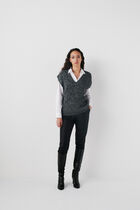 mcurt2 sweater black woman