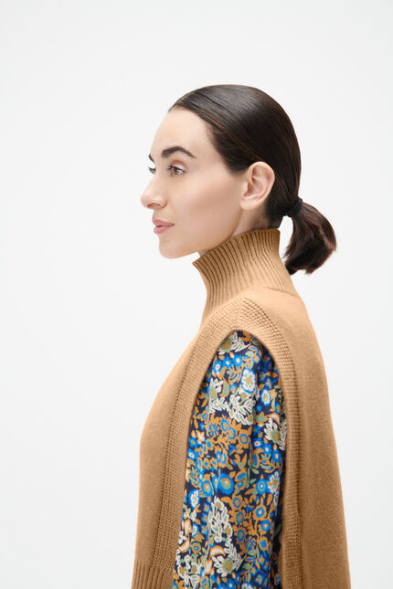 ysee poncho brown woman