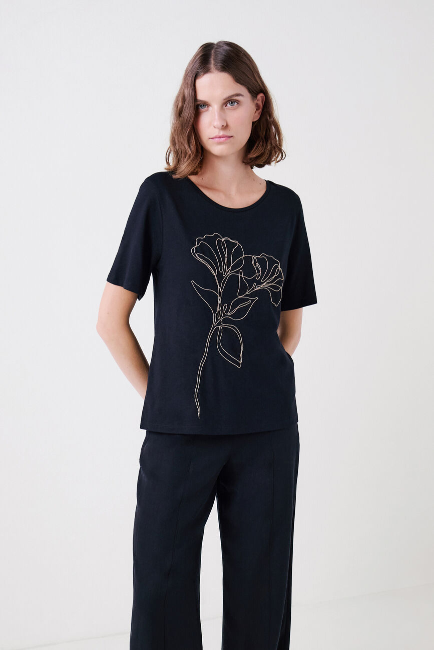 tlada T-shirt black woman