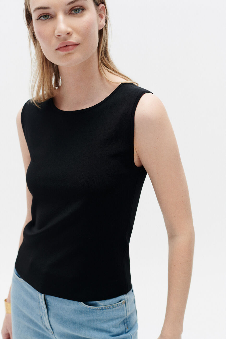 Mtess sweater black woman