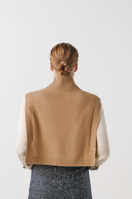 ysee poncho brown woman