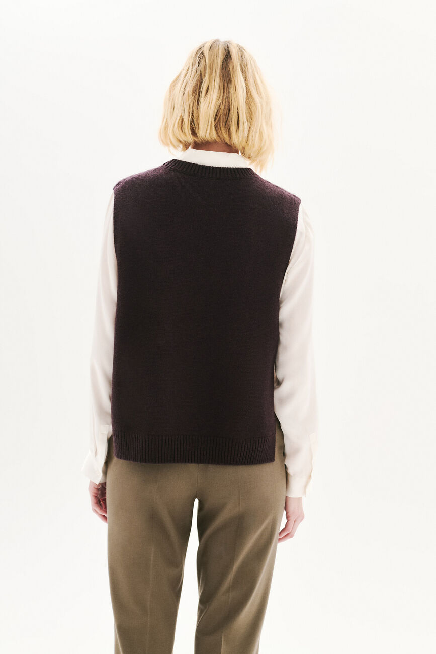 hevy poncho dark brown woman