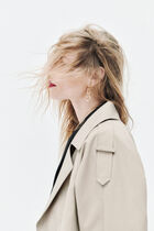 gourmand trench coat sand woman