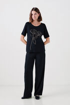 tlada T-shirt black woman