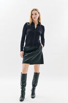 Mpheobe sweater black woman