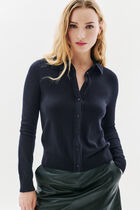Mpheobe sweater black woman