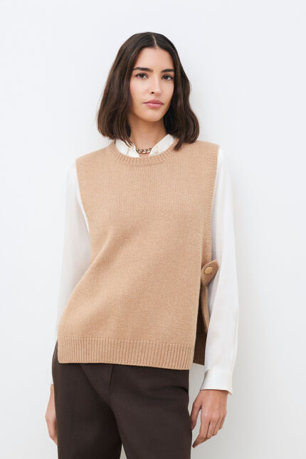 hevy poncho camel woman