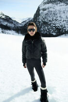 Gavony coat black woman
