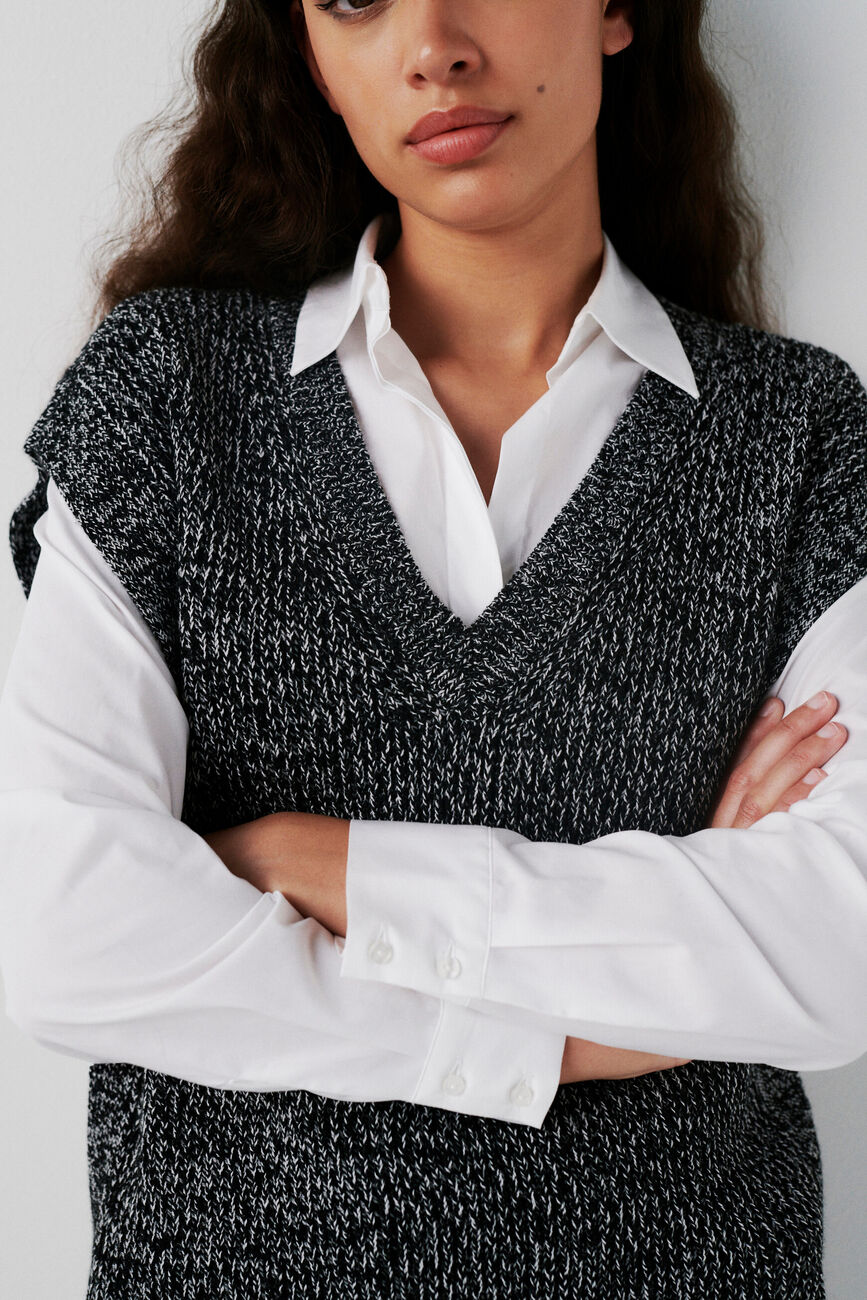 mcurt2 sweater black woman