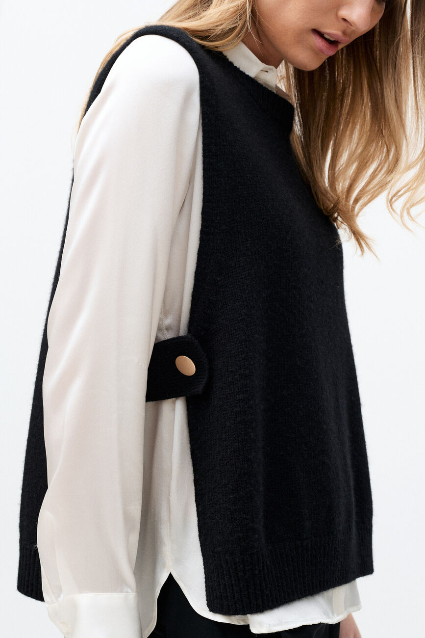 hevy poncho black woman