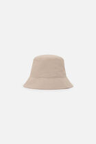 Hat Bob sand woman