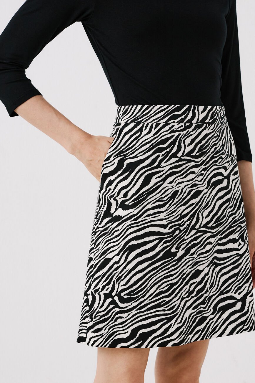 janya2 skirt black woman