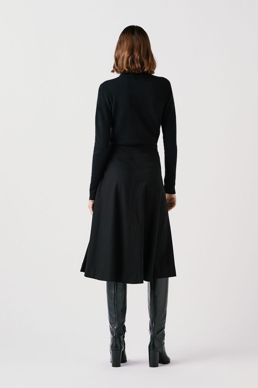 James skirt black woman