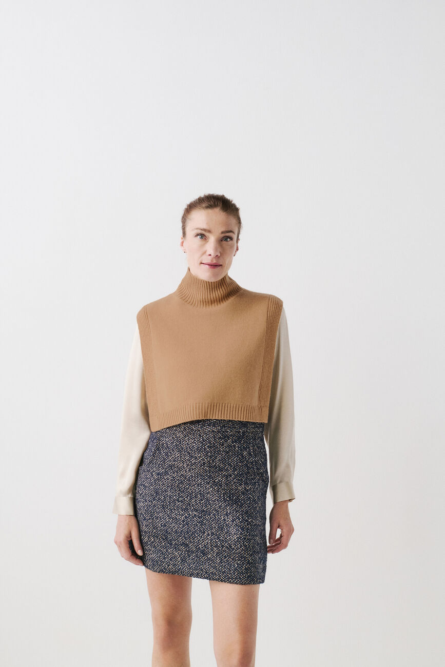 ysee poncho brown woman