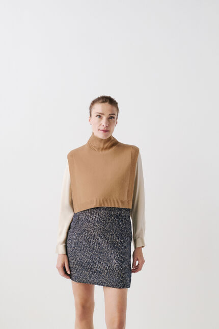 ysee poncho brown woman