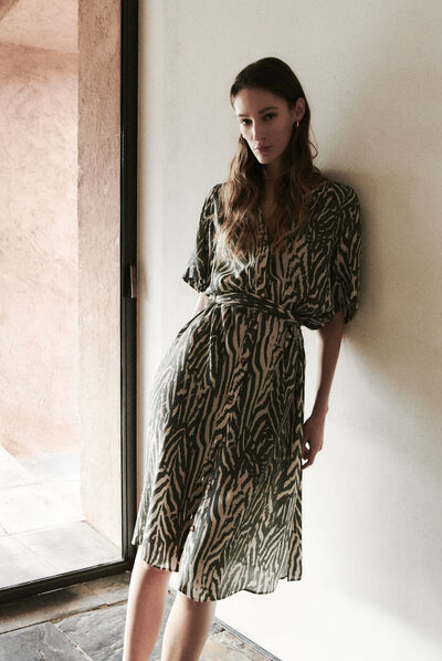 Robe zumilia à imprimé zébré vert kaki femme