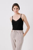Tsimona t-shirt black woman