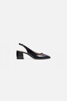 Melta pumps black woman