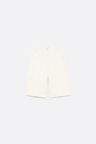 Short Permuda white woman