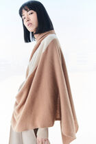 charles b 100% cashmere poncho beige woman