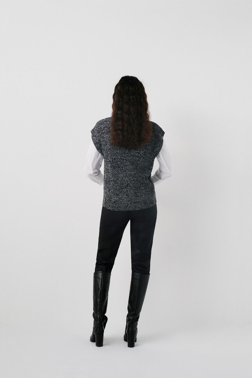 mcurt2 sweater black woman