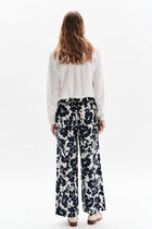 Panda trousers white woman