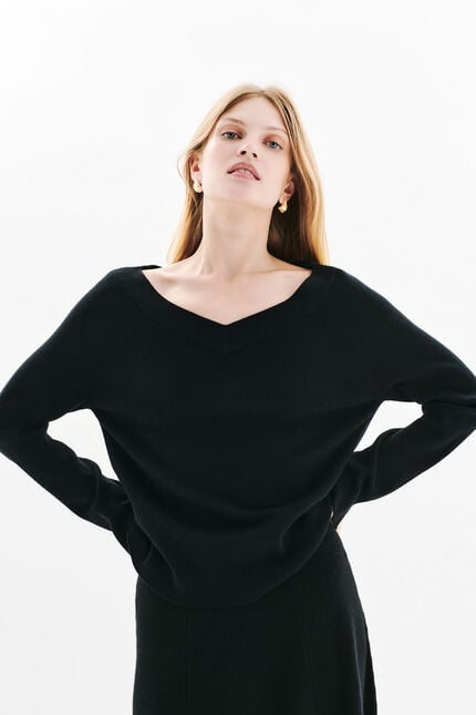 Mauricia sweater black woman