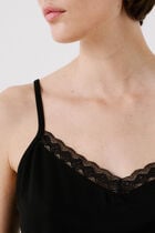Tsimona t-shirt black woman