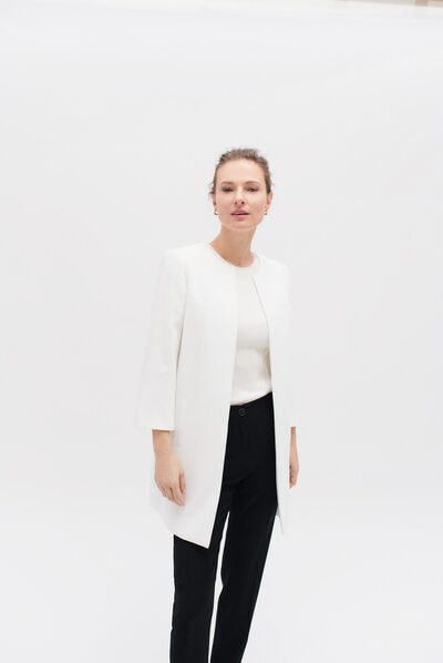 Chaqueta Jessy largo medio, estructurada marfil mujer