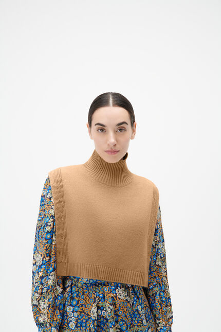 ysee poncho brown woman