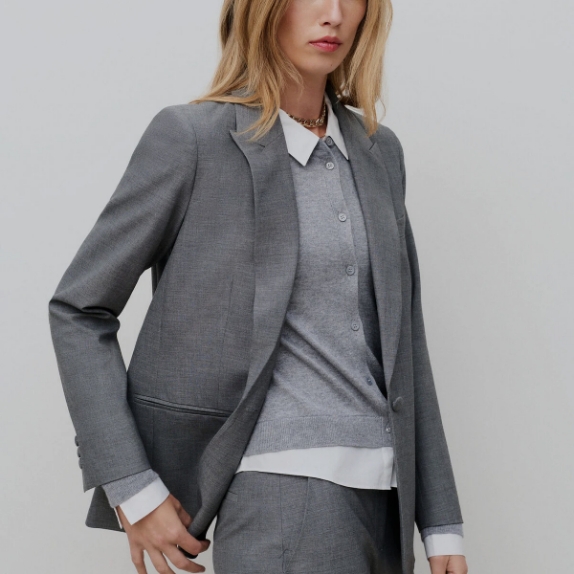 Mon style en 10 pi&egrave;ces : comment composer une garde‑robe capsule sign&eacute;e Caroll