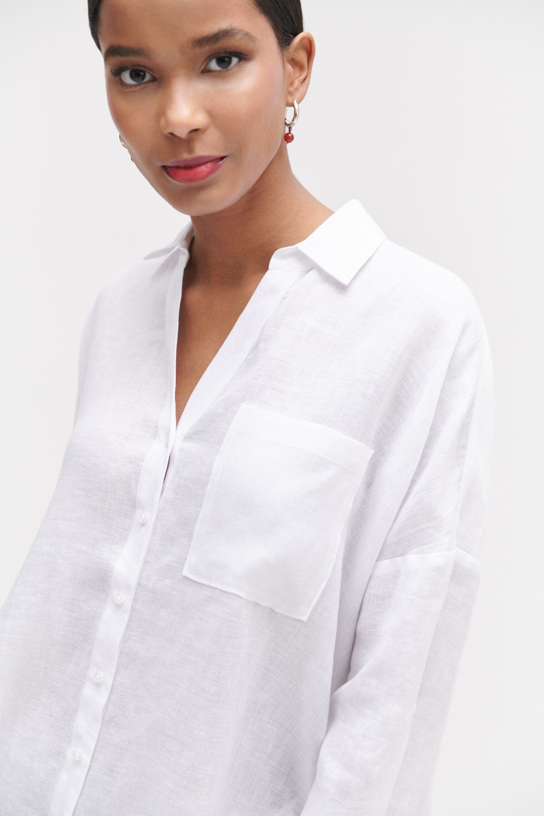 CHEMISE OVERSIZE À POCHE ASYMÉTRIQUE - Blanc