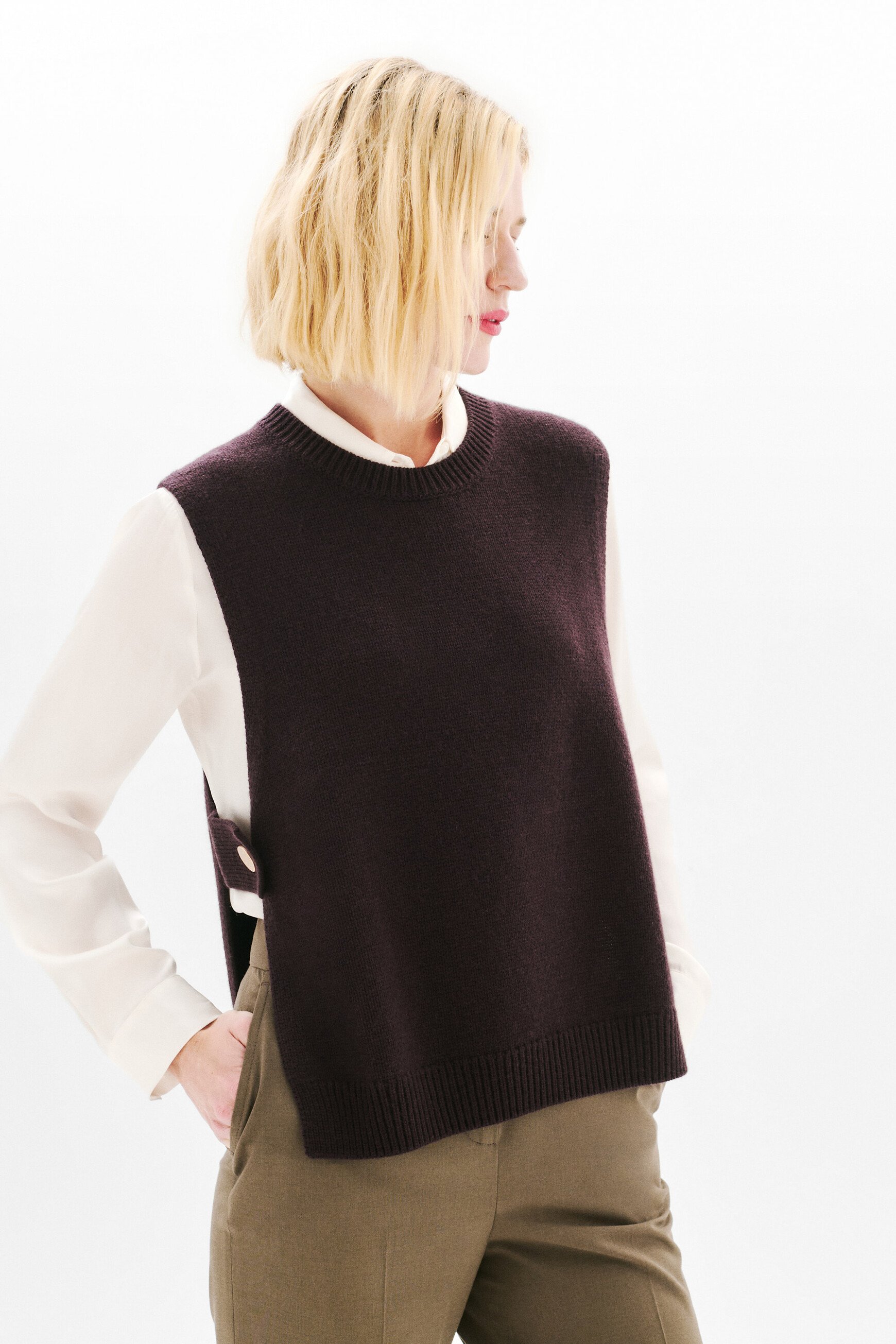 hevy poncho dark brown woman