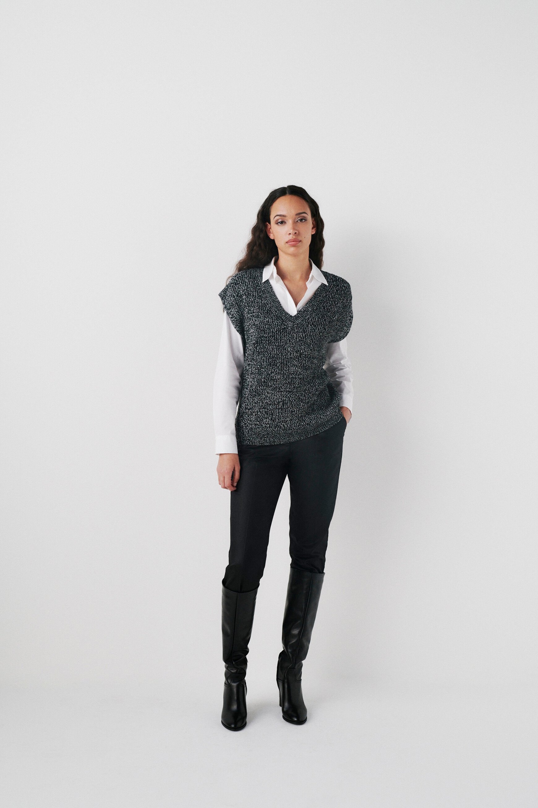 mcurt2 sweater black woman