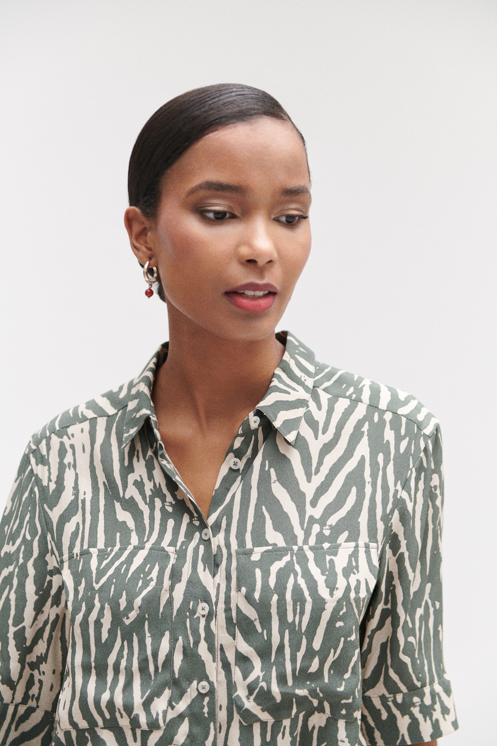 camisa zuma de cebra verde caqui mujer Camisa Zuma de cebra verde caqui mujer