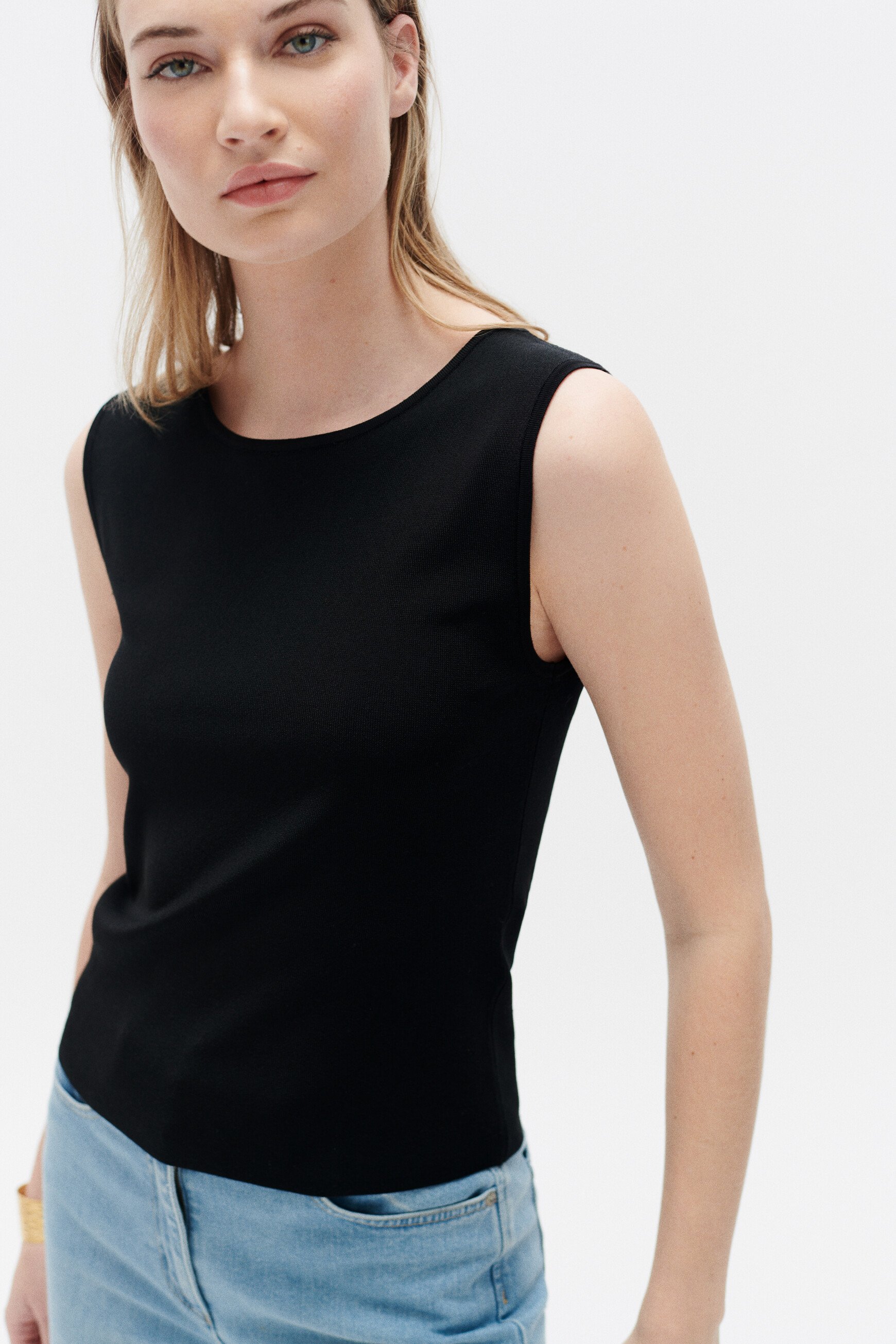 mtess sweater black woman Mtess sweater black woman