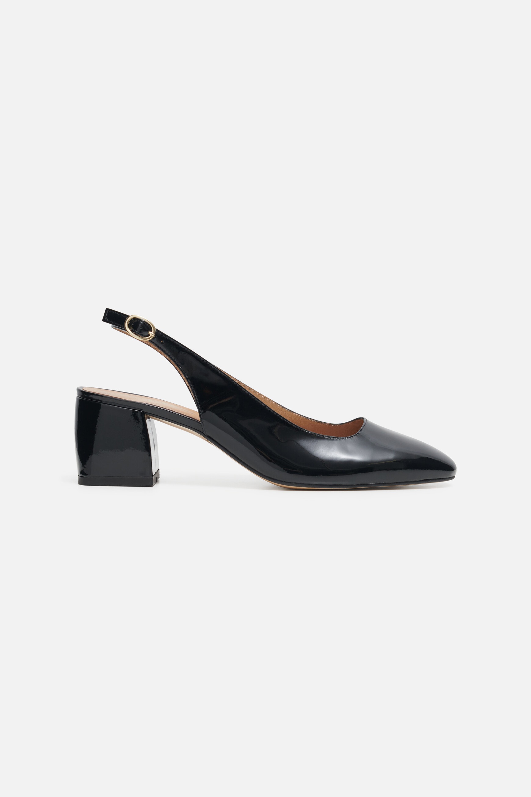 Melta pumps black woman