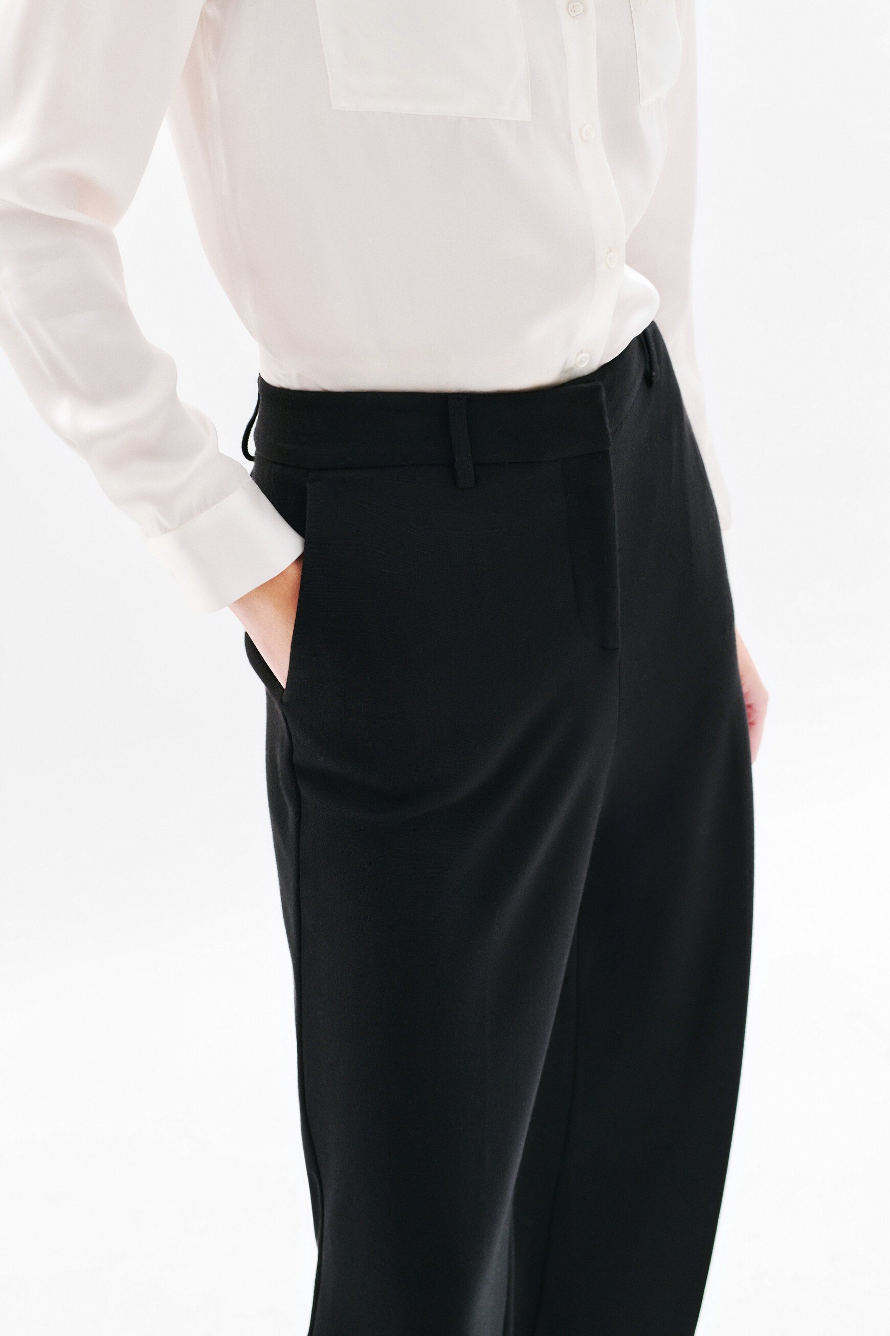 Calças plea preto mulher