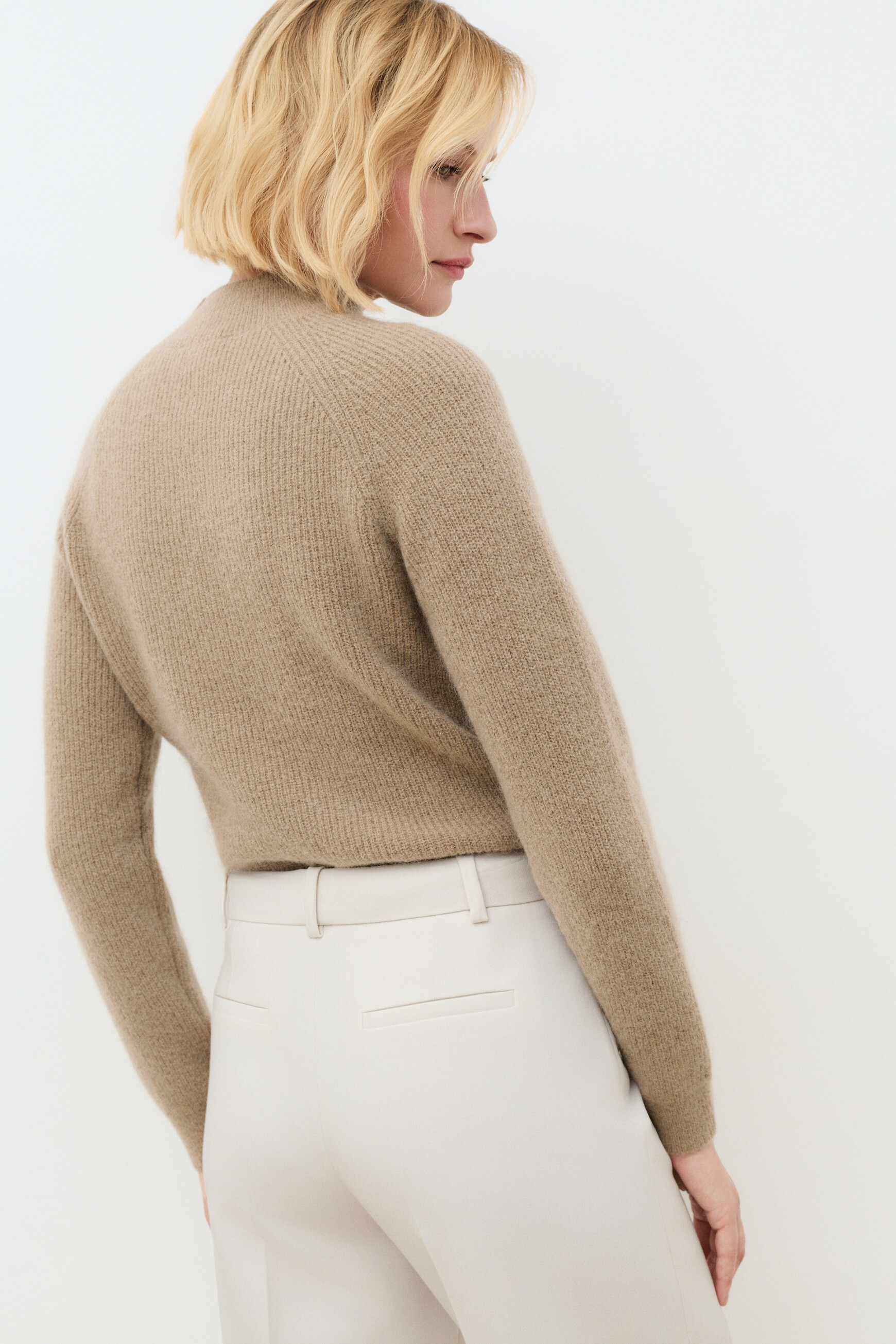 Pantal&oacute;n Pseraphin crema mujer