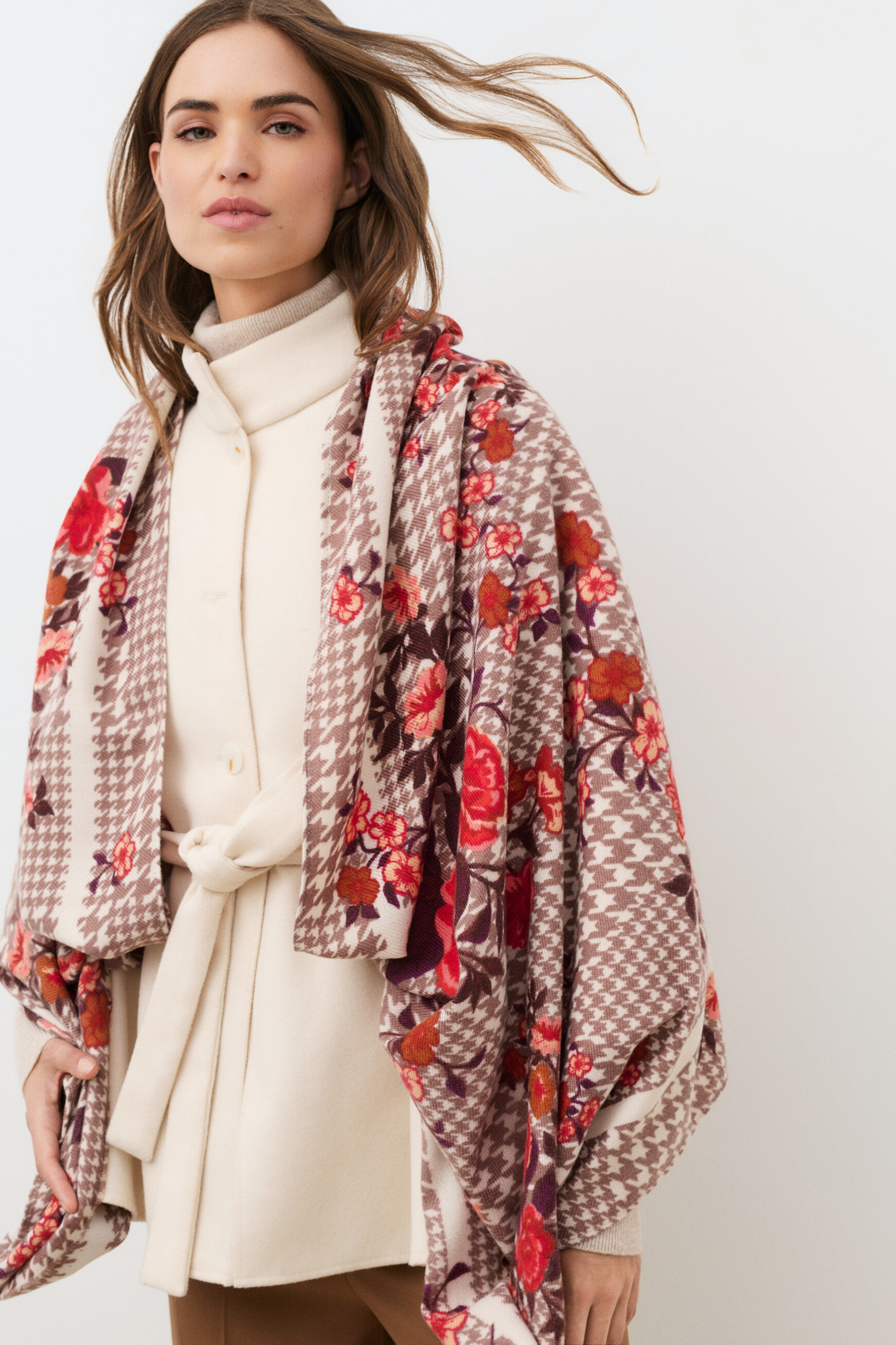 Scarf isseria light brown woman