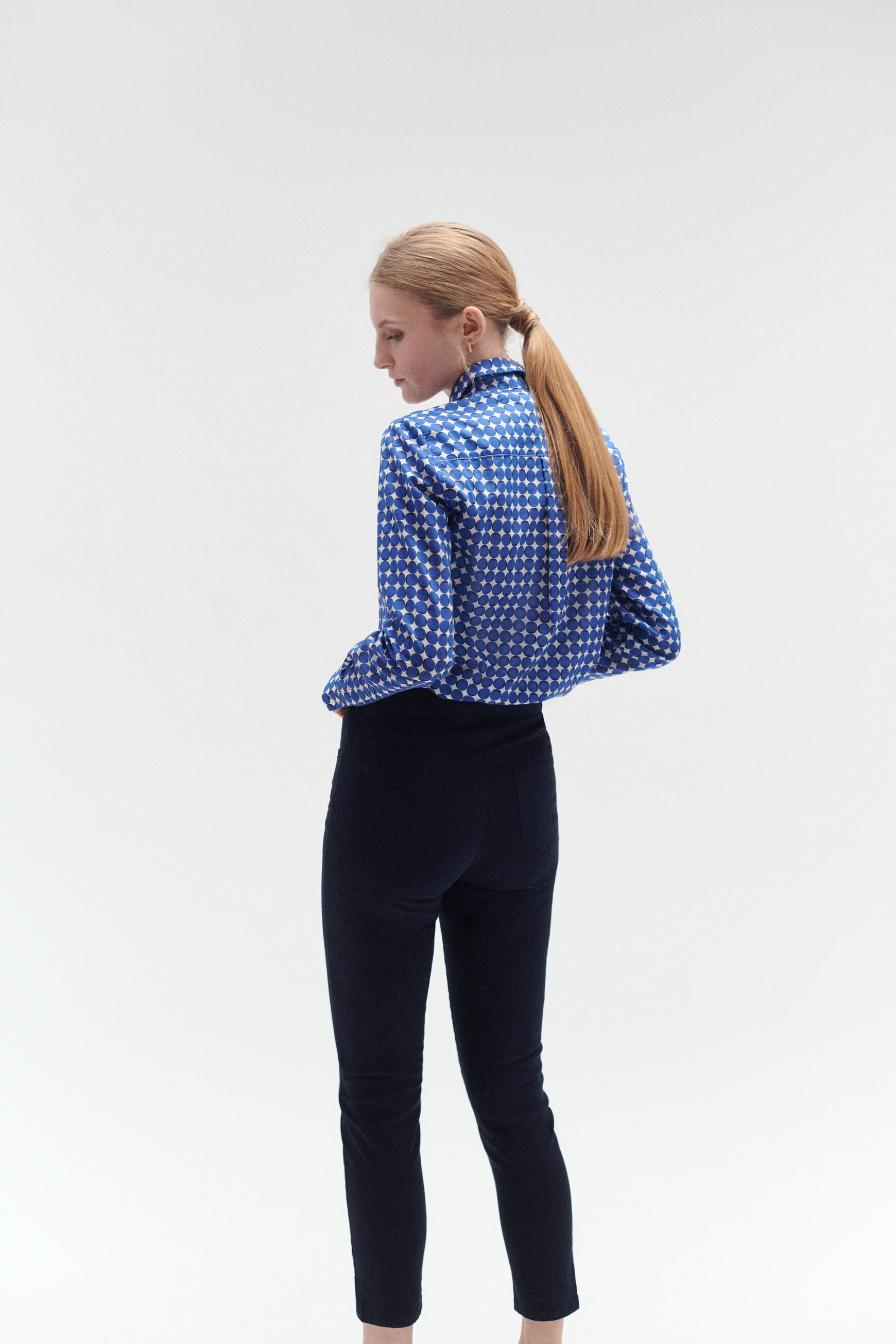 camisa jessica geometrica azul electrico mujer Camisa Jessica geométrica azul eléctrico mujer