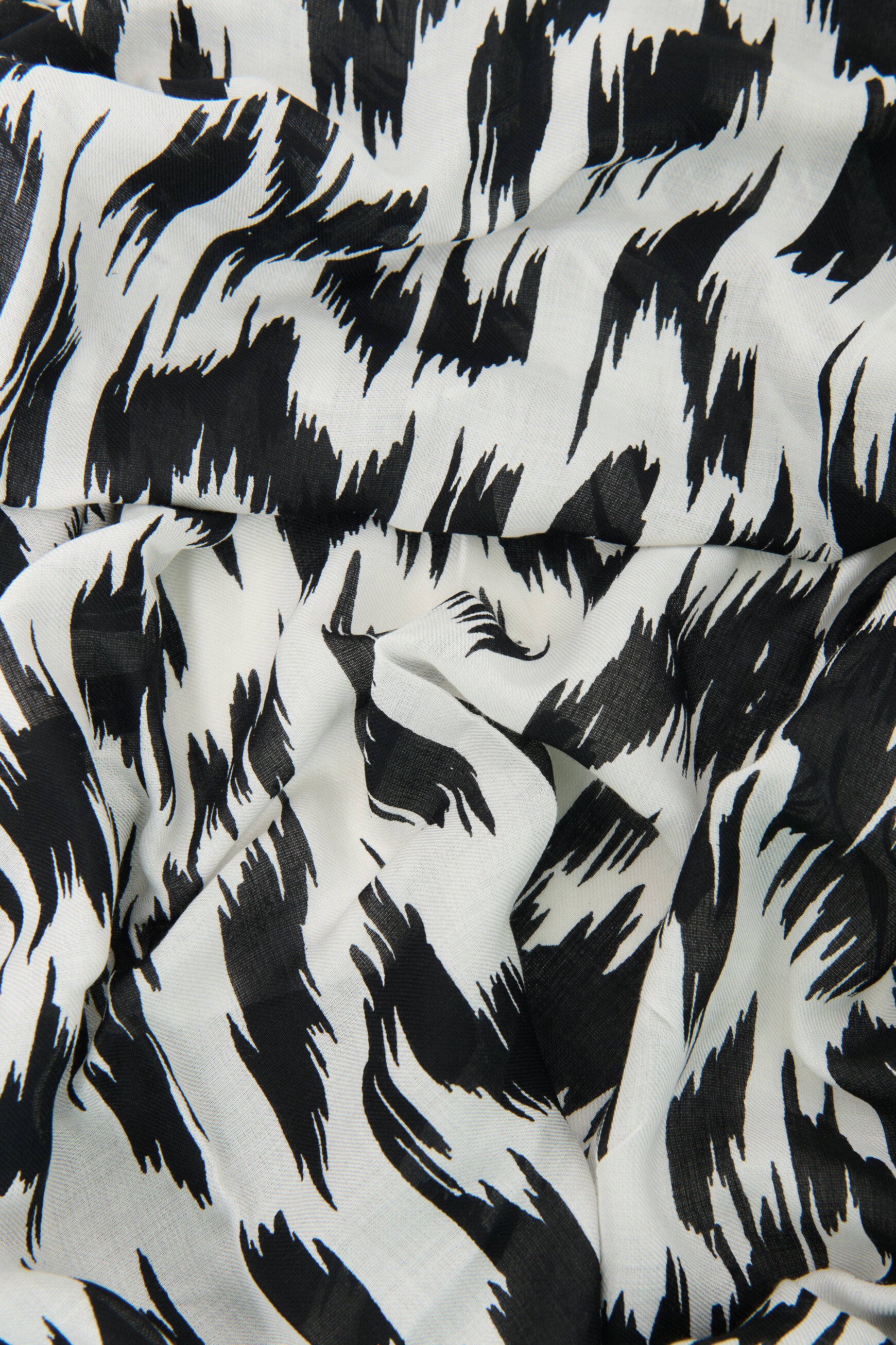 daisie scarf black woman Daisie scarf black woman