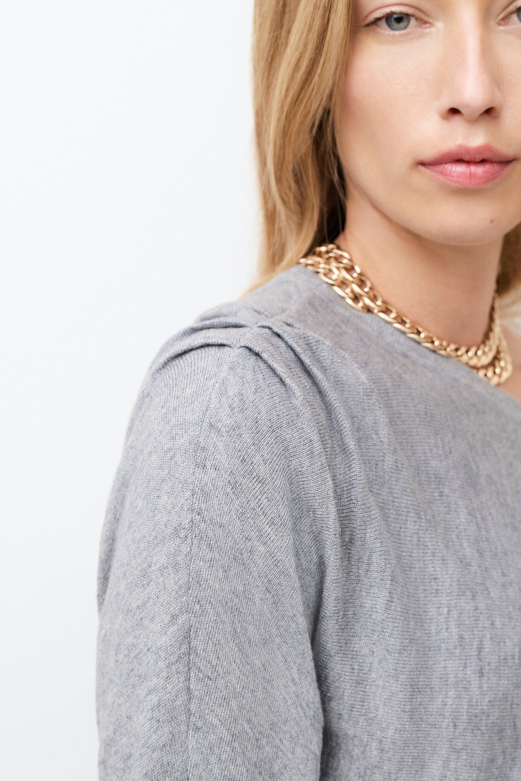 Pull Mvaleria grau damen