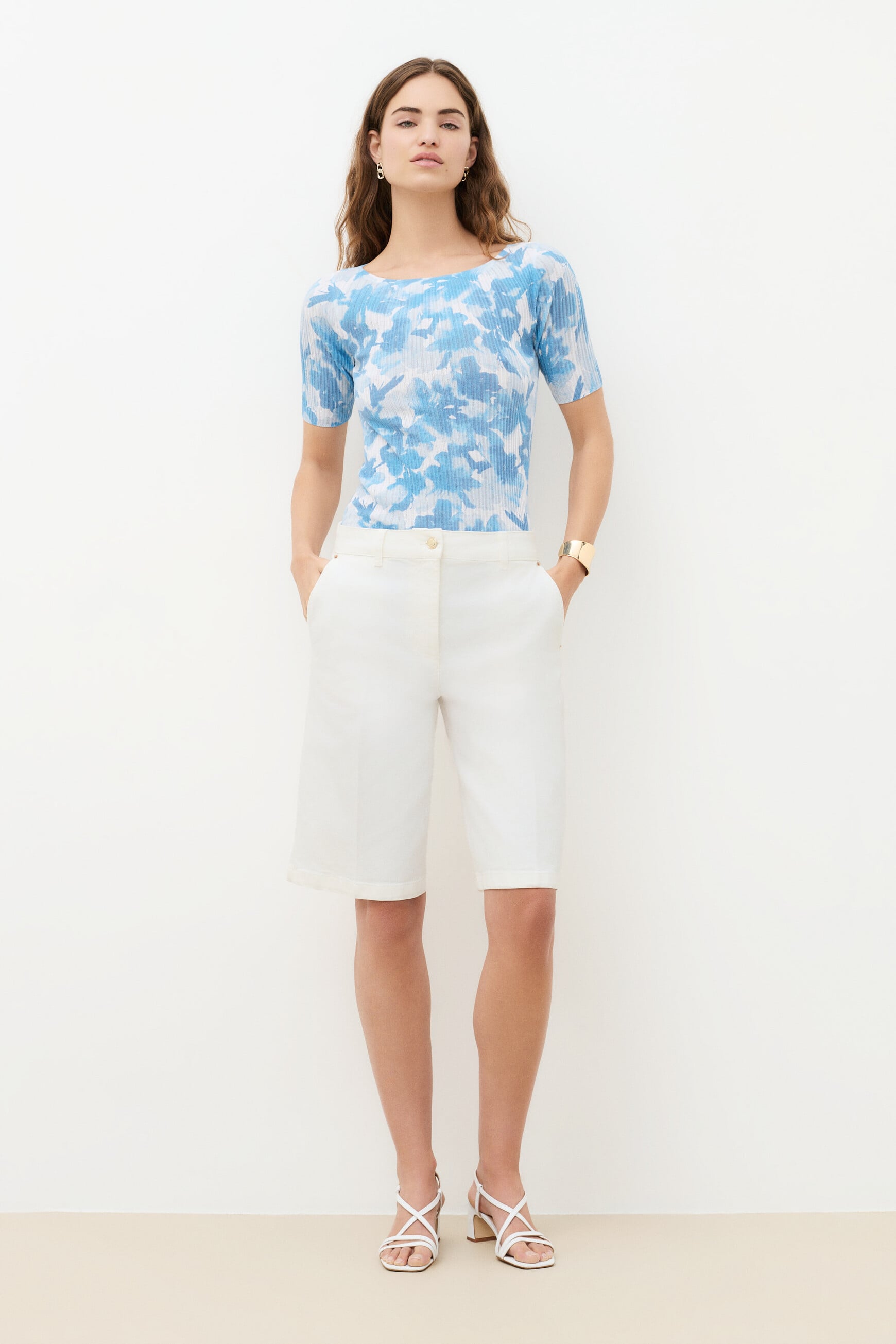 Short Permuda white woman