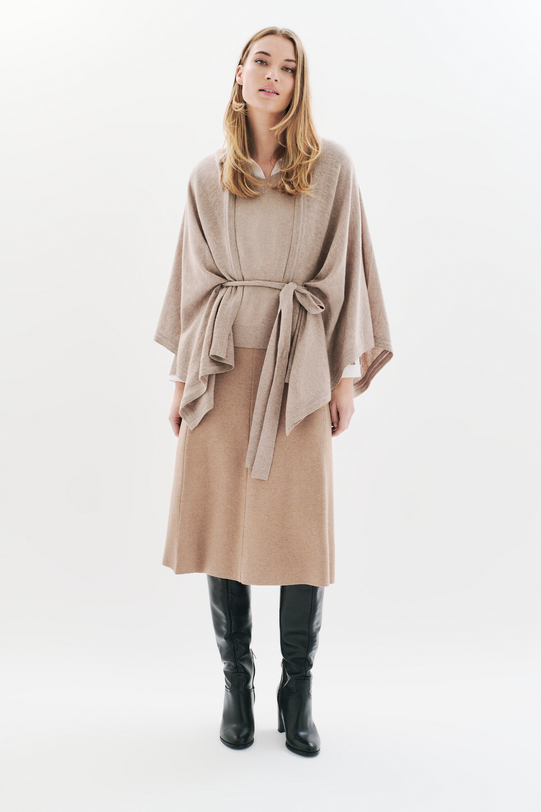 poncho albano marron claro mujer Poncho Albano marrón claro mujer