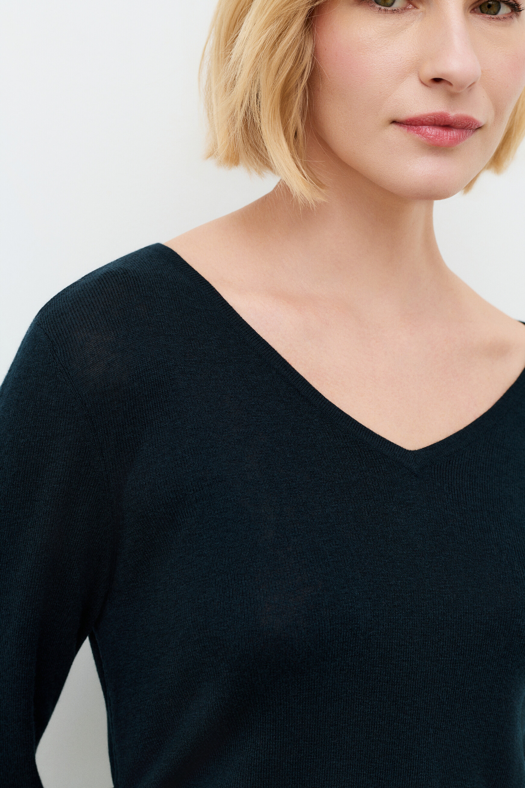Msidonie sweater black woman