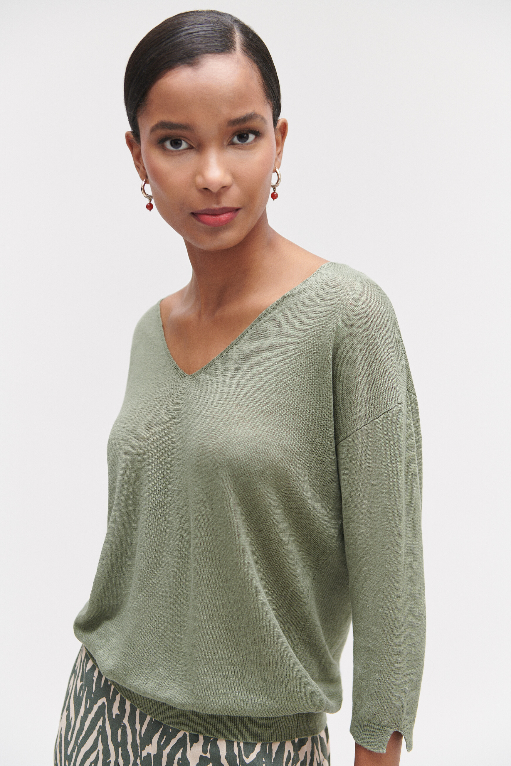 pull alicia col v 100 lin vert kaki femme Pull alicia col V 100% lin vert kaki femme