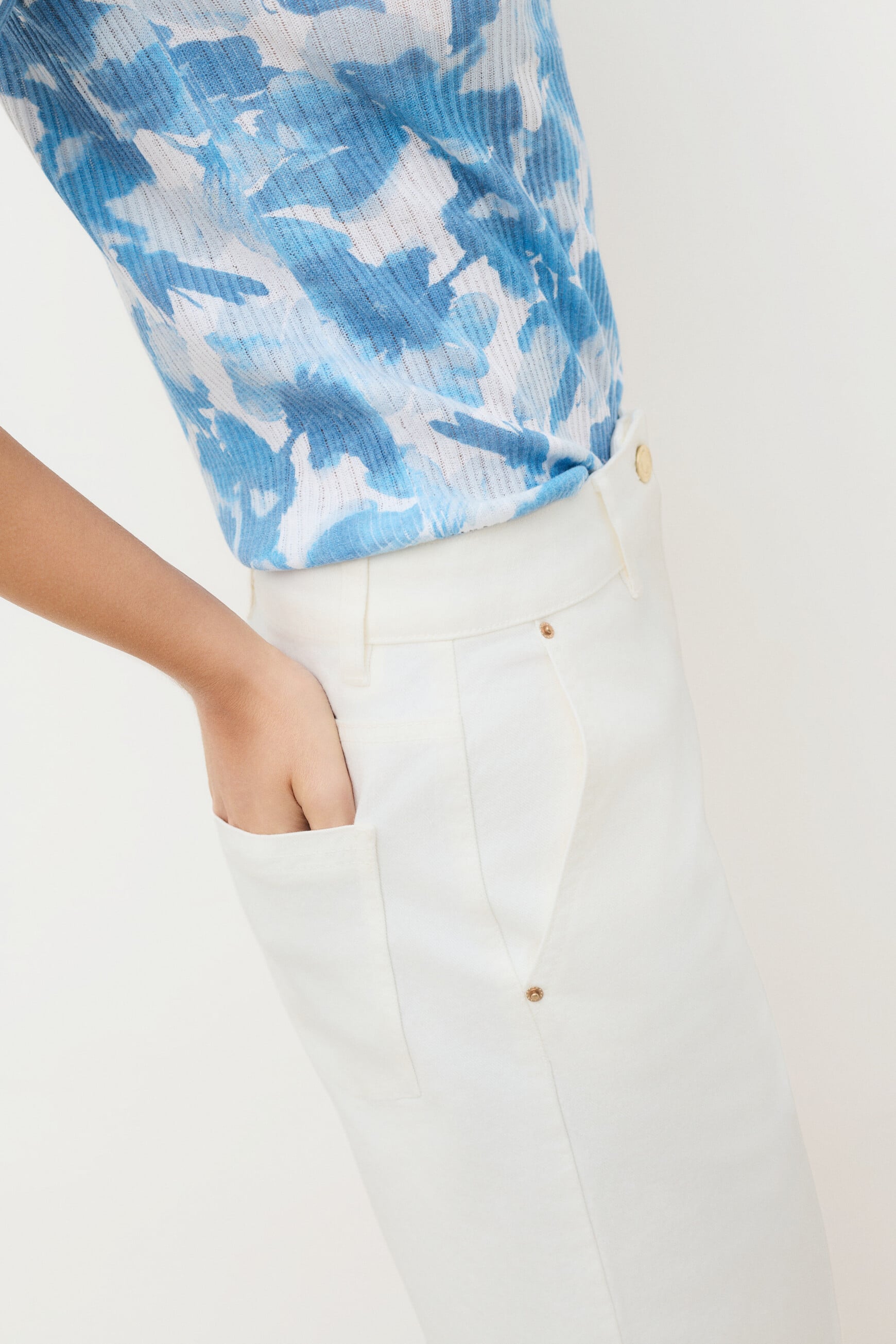 Short Permuda white woman