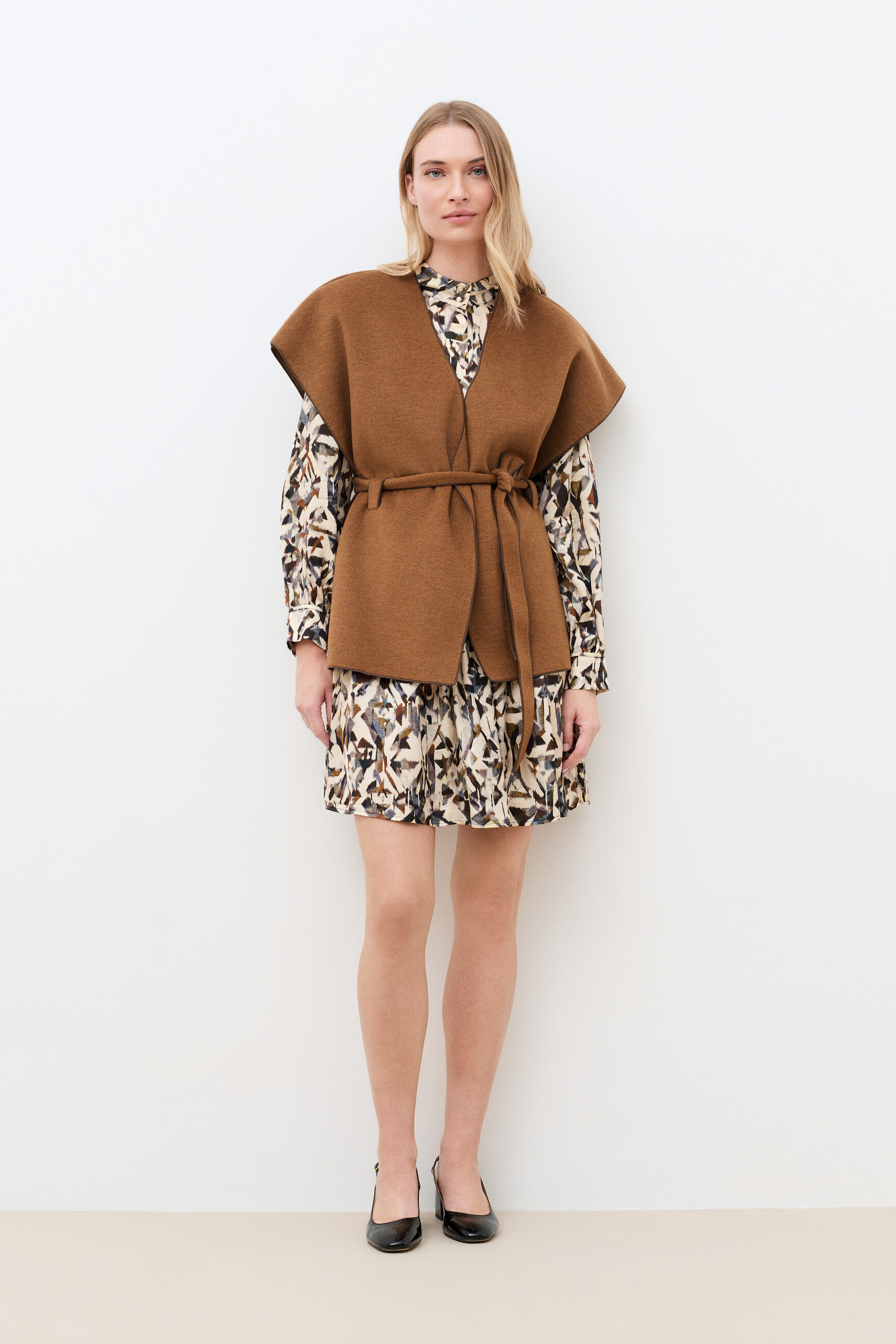 Hasora poncho dark brown woman