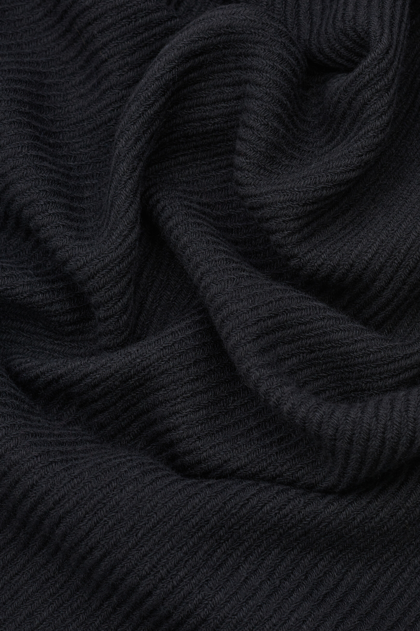 Martuni scarf black woman